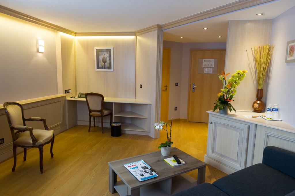Cottage Logis Hotel - Restaurant Dudelange Eksteriør billede
