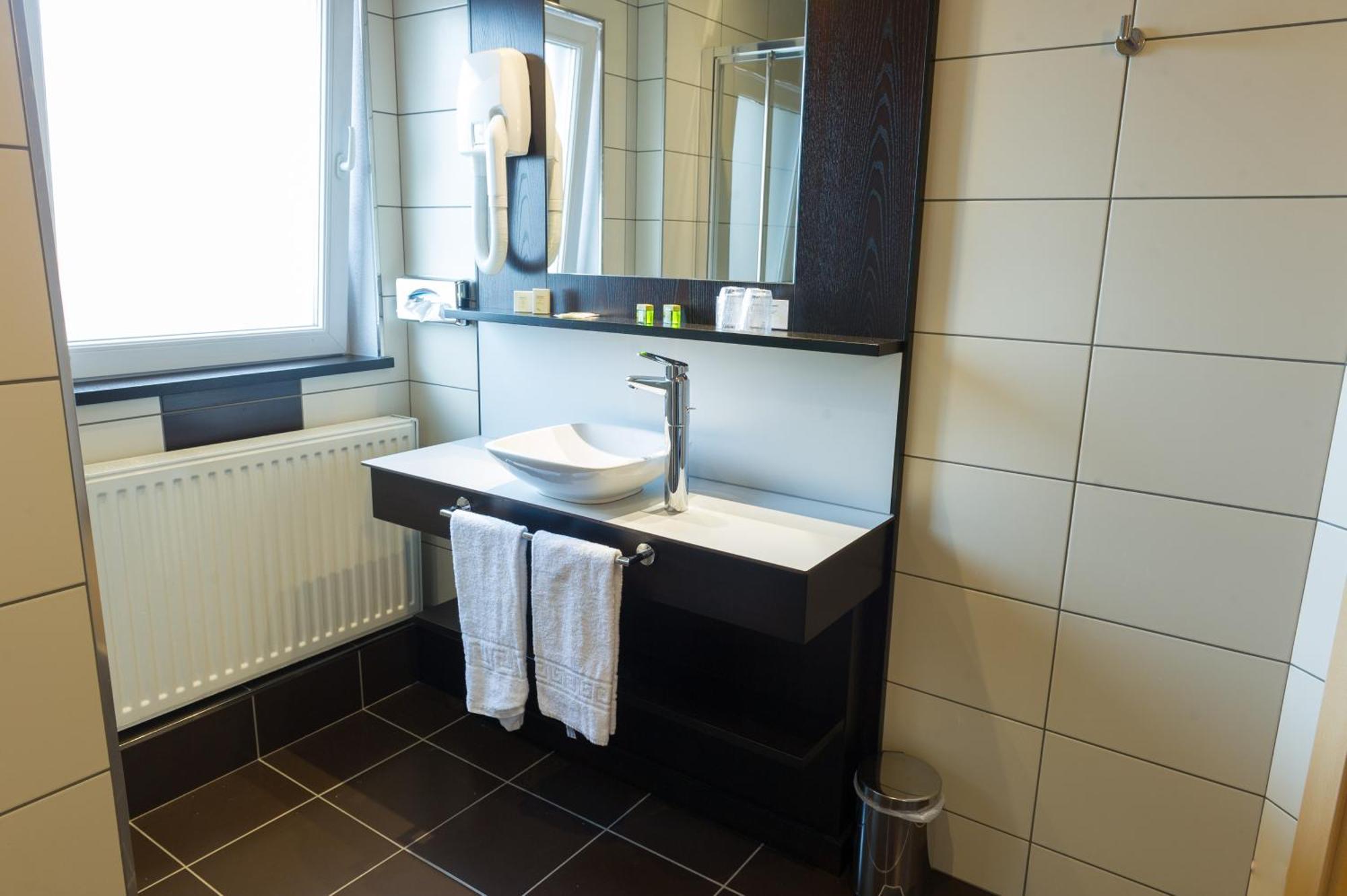 Cottage Logis Hotel - Restaurant Dudelange Eksteriør billede