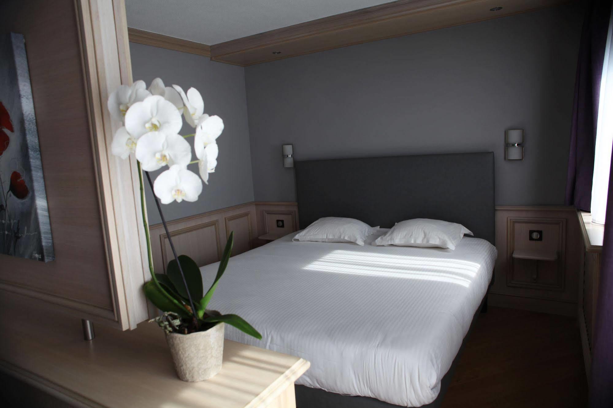 Cottage Logis Hotel - Restaurant Dudelange Eksteriør billede
