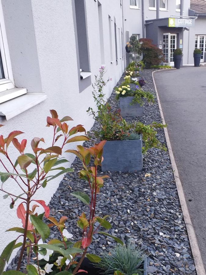 Cottage Logis Hotel - Restaurant Dudelange Eksteriør billede